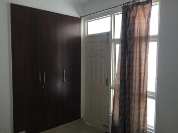 Room in 4 BHK Builder Floor at Upsidc Site B – for Rent