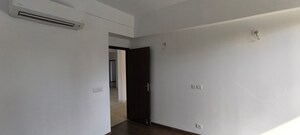 Room in 3 BHK Builder Floor at BPTP Amstoria, Sector 102 – for Sale