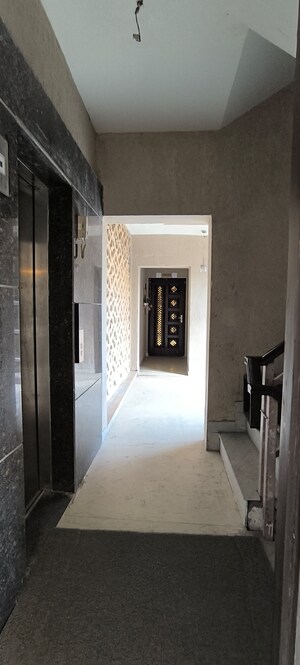 Building Lobby in 3 BHK Builder Floor at BPTP Amstoria, Sector 102 – for Sale