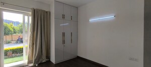 Room in 3 BHK Builder Floor at BPTP Amstoria, Sector 102 – for Sale