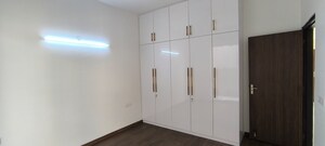 Room in 3 BHK Builder Floor at BPTP Amstoria, Sector 102 – for Sale