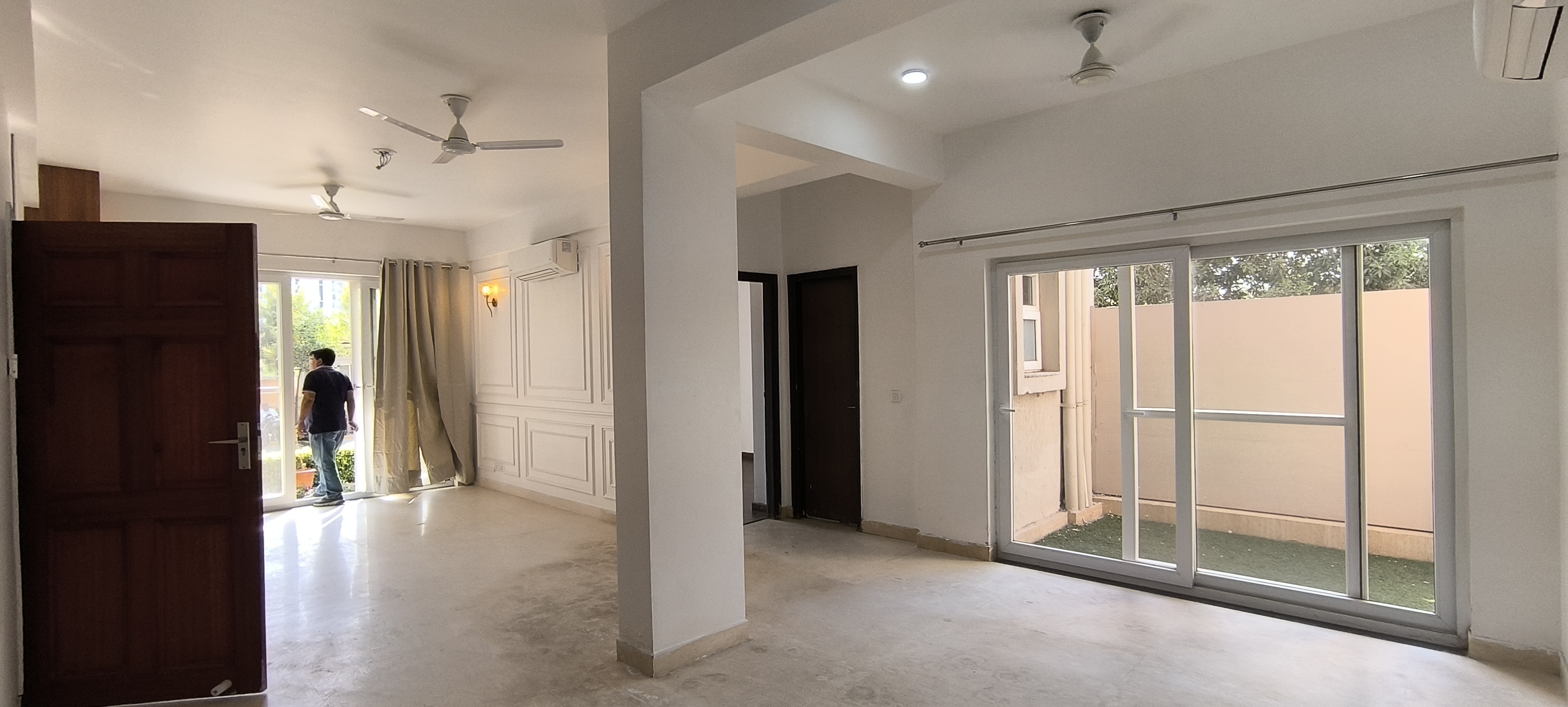 3 BHK + Servant Room,Extra Room Builder Floor For Sale in BPTP Amstoria