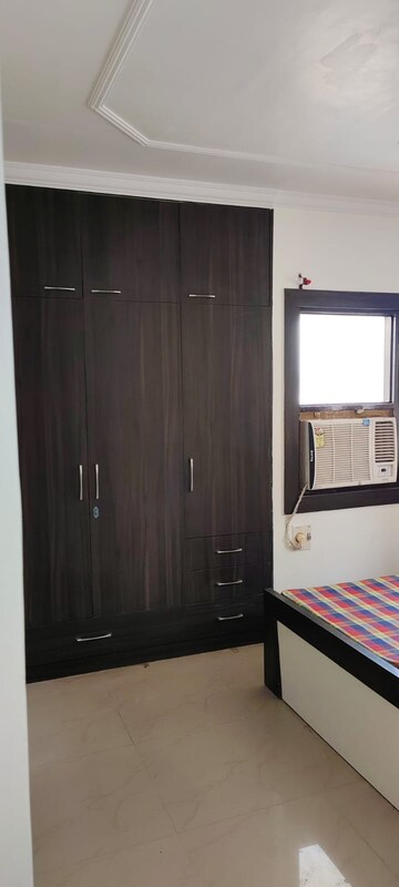 Master Bedroom in 3 BHK Apartment at Gomti Nagar – for Rent