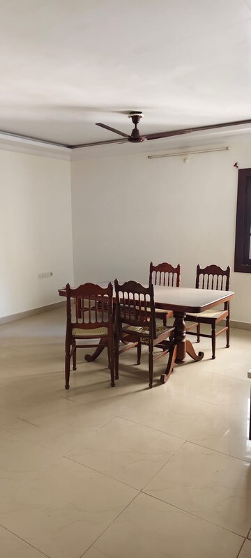 Gym in 3 BHK Apartment at Gomti Nagar – for Rent