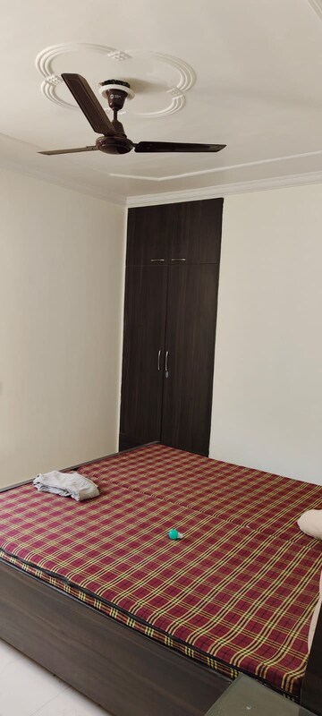 Bedroom in 3 BHK Apartment at Gomti Nagar – for Rent