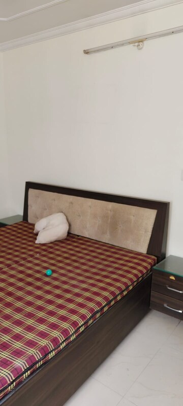 Bedroom in 3 BHK Apartment at Gomti Nagar – for Rent