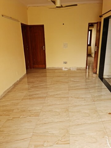 2 BHK Apartment For Rent in Rohini Sector 18