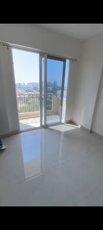 Room in 2 BHK Apartment at Signature Orchard Avenue 2, Sector 93 – for Rent