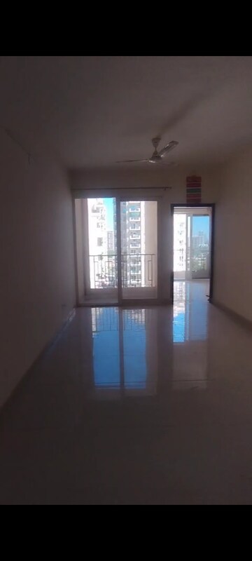 Room in 2 BHK Apartment at Signature Orchard Avenue 2, Sector 93 – for Rent