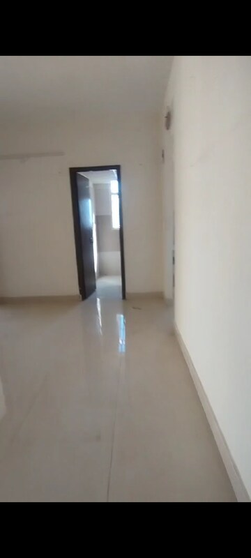 Room in 2 BHK Apartment at Signature Orchard Avenue 2, Sector 93 – for Rent