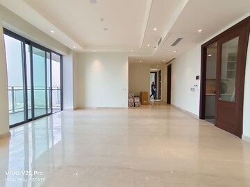 Room in 4 BHK Apartment at Chattarpur – for Rent