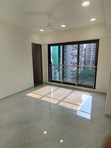Room in 3 BHK Builder Floor at Goregaon East – for Sale