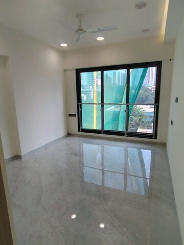 Room in 3 BHK Builder Floor at Goregaon East – for Sale