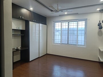 Room in 3 BHK Apartment at Jp Nagar – for Sale