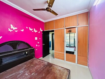 Bedroom in 2 BHK Apartment at Seawoods – for Rent