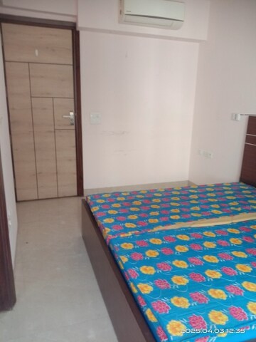 Bedroom in 3 BHK Builder Floor at SAS Tower, Sector 38 – for Rent