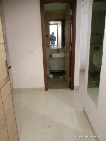 Room in 3 BHK Builder Floor at SAS Tower, Sector 38 – for Rent