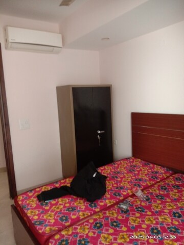 Bedroom in 3 BHK Builder Floor at SAS Tower, Sector 38 – for Rent