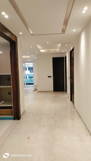 Room in 4 BHK Builder Floor at Infinite Luxury, South City 2 – for Rent