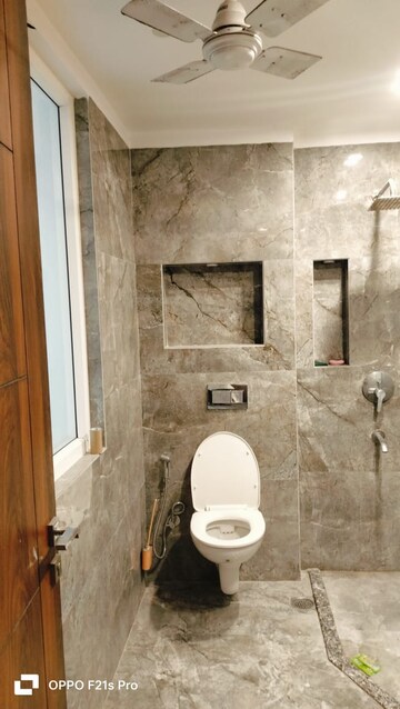 Bathroom in 4 BHK Builder Floor at Unitech Arcadia, South City 2 – for Rent