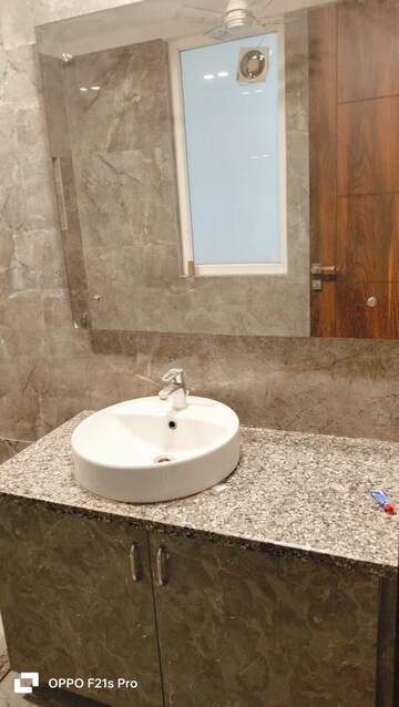 Bathroom in 4 BHK Builder Floor at Unitech Arcadia, South City 2 – for Rent