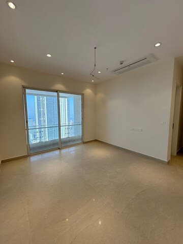 Room in 3.5 BHK Apartment at Indiabulls Sky Forest, Lower Parel – for Sale