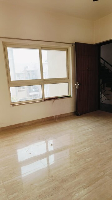 Room in 3 BHK Apartment at Bptp Park Sentosa, Sector 77 – for Rent