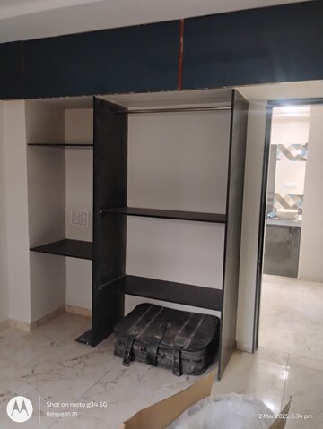 Room in 3 BHK Apartment at Ghatlodia – for Rent
