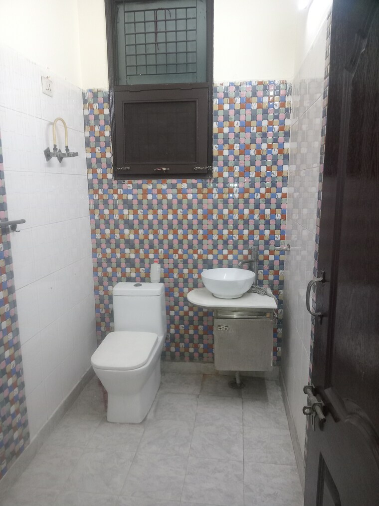 Bathroom, indrapuram 3 Bedroom 1381 Sq.Ft. Builder Floor In Indrapuram Ghaziabad 8437373