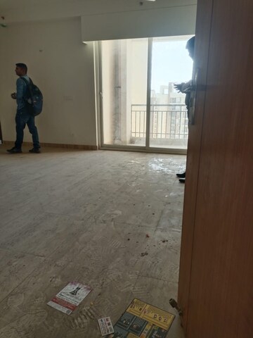 Room in 3 BHK Apartment at Amrapali Golf Homes, Sector 4, Greater Noida – for Rent