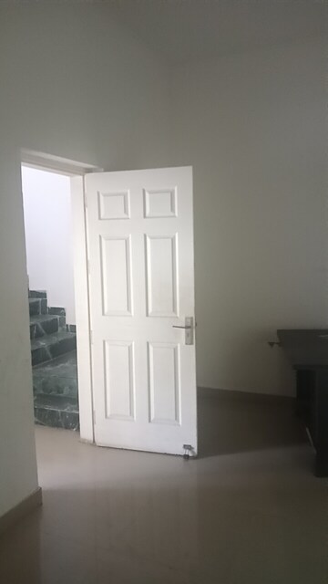 Room in 3 BHK Villa at Paramount Golfforeste Villas, Zeta I Greater Noida – for Sale
