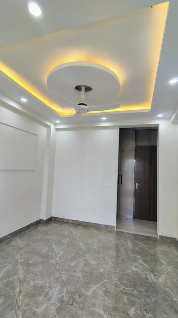 Room in 3 BHK Builder Floor at Sushant Lok 3, Sector 57 – for Rent