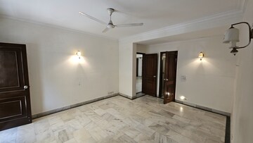 Room in 3 BHK Apartment at Boutique Residential Apartments C-253, Defence Colony – for Rent