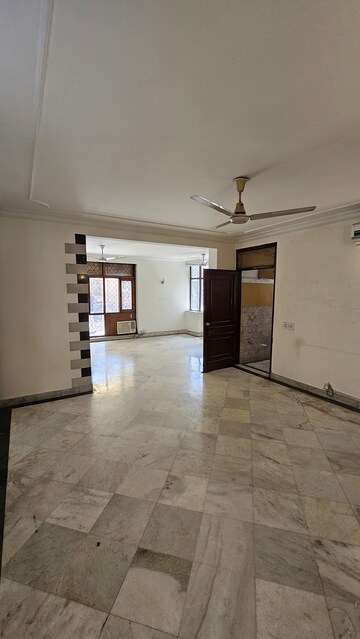 Room in 3 BHK Apartment at Boutique Residential Apartments C-253, Defence Colony – for Rent