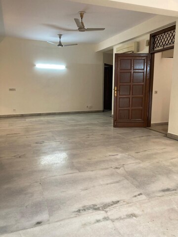 Room in 4 BHK Apartment at Boutique Residential Apartments C-253, Defence Colony – for Rent