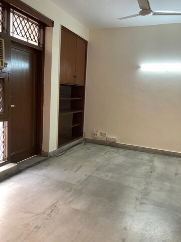 Room in 4 BHK Apartment at Boutique Residential Apartments C-253, Defence Colony – for Rent