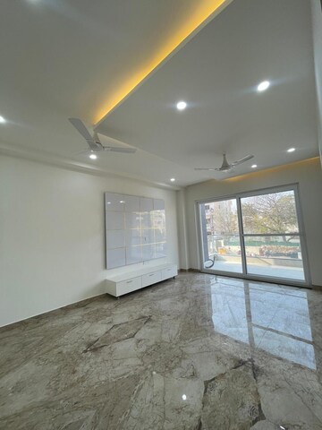 Room in 4 BHK Builder Floor at Sector 21c – for Sale