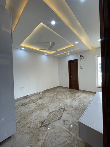 Room in 4 BHK Builder Floor at Sector 21c – for Sale