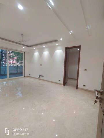 Room in 3 BHK Builder Floor at Boutique Residential Apartments C-253, Defence Colony – for Rent