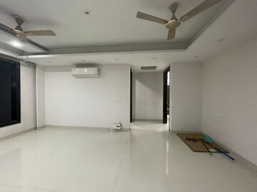 Building Lobby in 3 BHK Builder Floor at RWA Residential Society Sector 46, Sector 46 – for Rent
