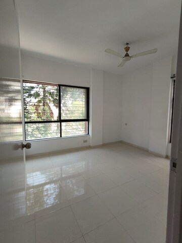 Room in 3 BHK Apartment at Pinnac Gangotri, Aundh – for Rent