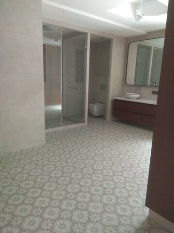 Room in 4 BHK Builder Floor at New Friends Colony – for Rent