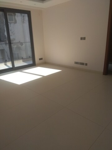 Room in 4 BHK Builder Floor at New Friends Colony – for Rent