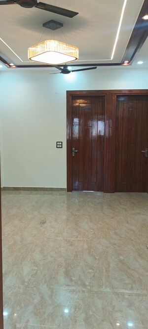 Room in 3 BHK Builder Floor at Indrapuram – for Sale