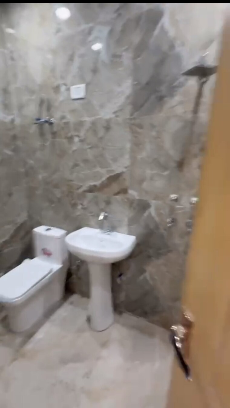 Bathroom, indrapuram 2 Bedroom 1050 Sq.Ft. Builder Floor In Indrapuram Ghaziabad 8437638