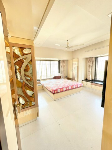 Room in 2 BHK Apartment at Atlanta Heights, Prabhadevi – for Rent