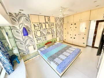Team Area in 2 BHK Apartment at Atlanta Heights, Prabhadevi – for Rent