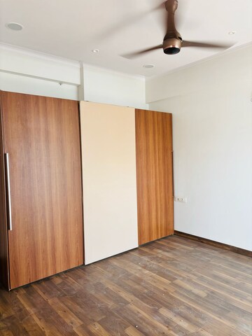 Bedroom in 3 BHK Apartment at Gomti Nagar – for Rent