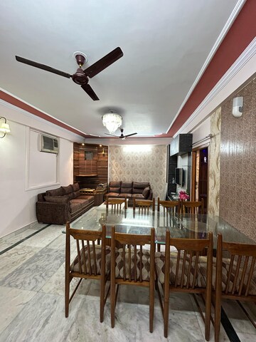 Living Room in 3 BHK Apartment at Gomti Nagar – for Rent