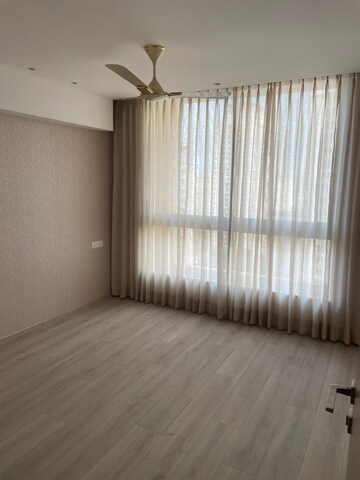 Room in 3 BHK Apartment at Hiranandani Glenwood, Ghodbunder Road – for Rent